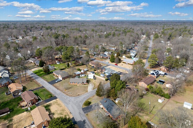 The Chesterfield neighborhood of Centralia provides residents with quiet, comfy suburban homes.