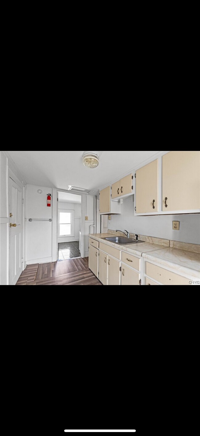 170 W 8th St, Oswego, NY 13126 - photo 4