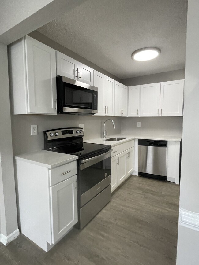 The Hub at Nora, Indianapolis, IN 46240 - photo 5