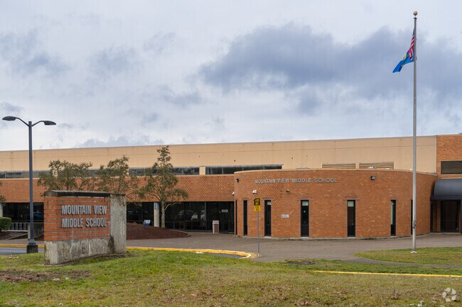 The Newberg-Dundee School District offers dual language programs in Spanish at the elementary, middle and high school levels.