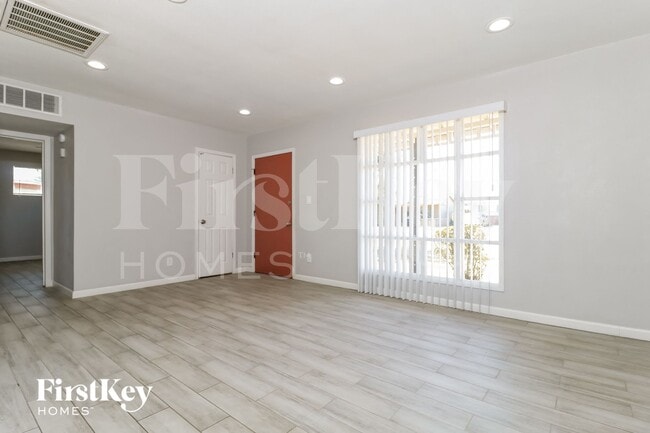 2735 W Royal Palm Rd, Phoenix, AZ 85051 - photo 2