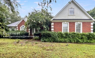 607 Castle Dr, Trenton, GA 30752