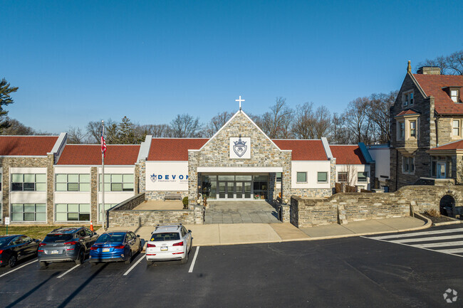 Devon Prep has 332 students in grades 6-12.