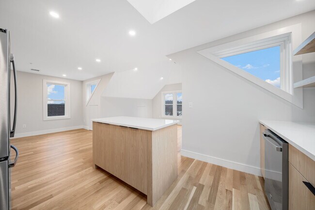 9 Wenham St unit 4, Boston, MA 02130 - photo 7