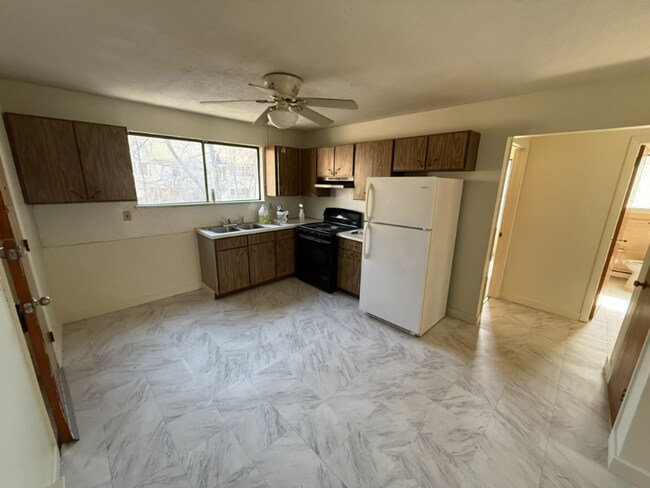 67 Dallas Terrace unit . 9, Waterbury, CT 06705 - photo 2