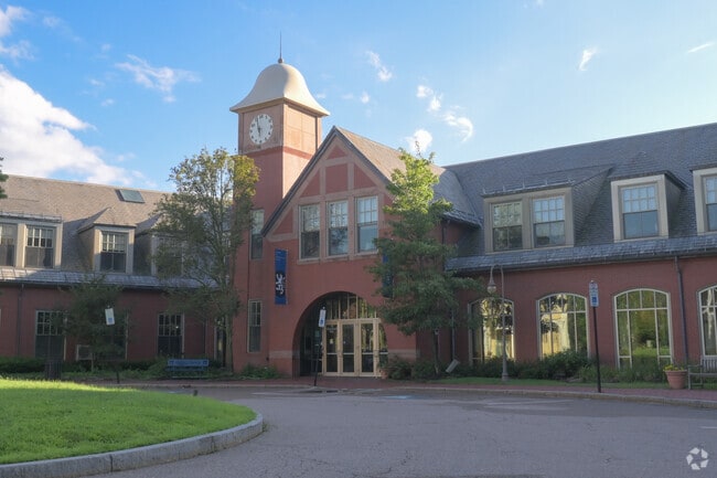 William H. Lincoln School provides education in the neighborhood of 
Brookline Village