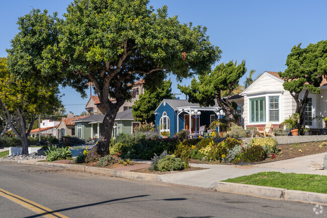 Here are a good example of craftsman style homes on this block in Downtown Oceanside.