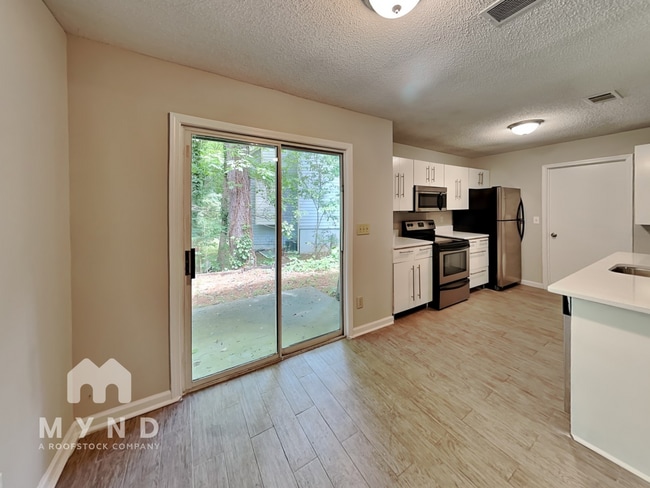 632 Kilkenny Cir, Lithonia, GA 30058 - photo 3