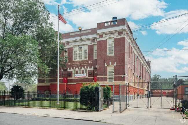 The student population of PS 21 Margaret Emery-Elm Park is 400.