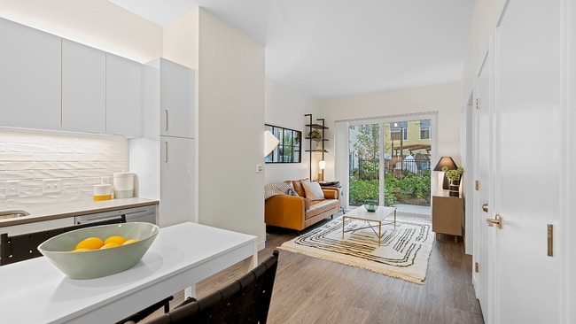 Mason, Everett, MA 02149 - photo 3