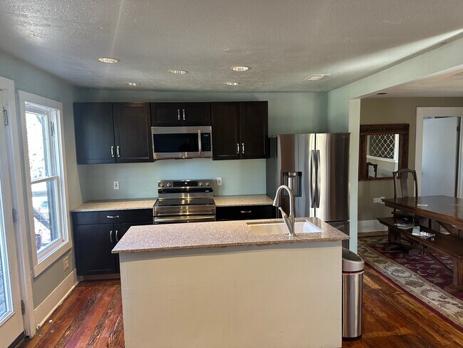 1822 W 35th St unit Bradz Upstairs, Austin, TX 78703 - photo 5