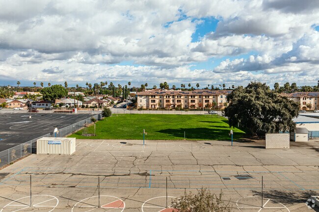 Madison Elementary School populates under 500 students.