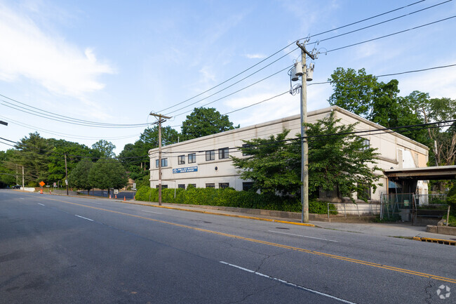 Silverstein Hebrew Academy is located on Cutter Mill Road in Great Neck.