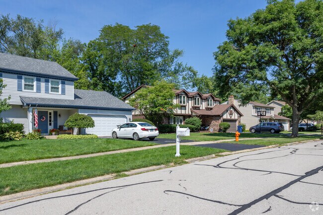 A row of homes showcasing the variety of home styles that are found in Meadow Glens.
