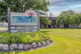 7926 S Wildwood Dr, Oak Creek, WI 53154