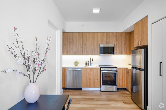 650 SW 1st St, Miami, FL 33130 - photo 2