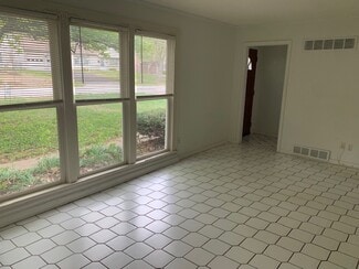 7635 High Dr, Prairie Village, KS 66208