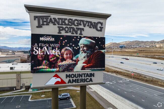 The Thanksgiving community comes together every year for its annual Santa Parade.