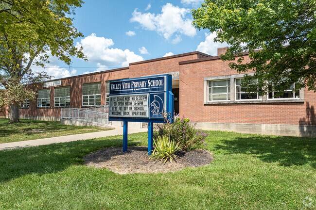 According to Niche, Valley View Primary School has an overall rating of B-.