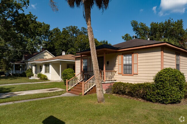 Homes throughout Oakland Park-Northgate-Eastgate vary in color and design.