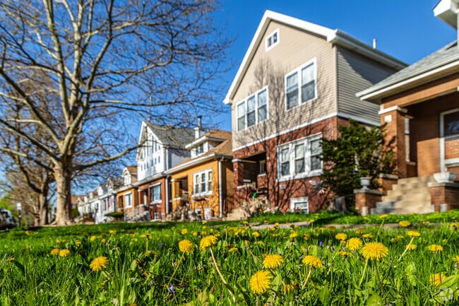 Dunning is a quant north west Chicago neighborhood with quiet residential streets.