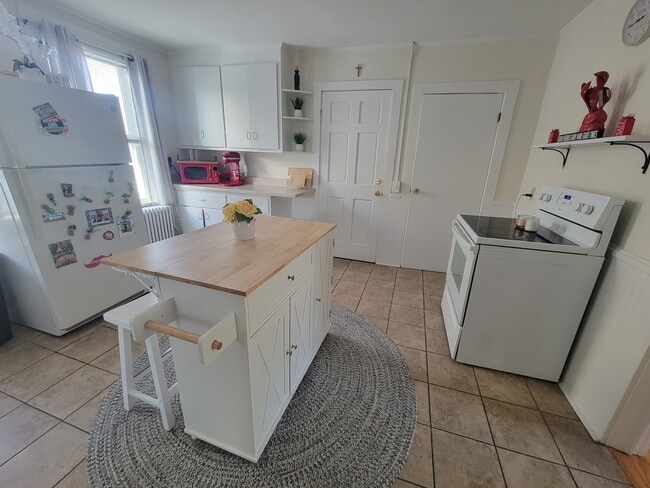 19 Dixon St unit 2, Newport, RI 02840 - photo 6