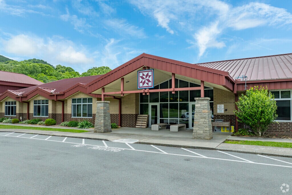 Cove Creek Elementary has a student-teacher ratio of 14:1, ensuring personalized attention and support.