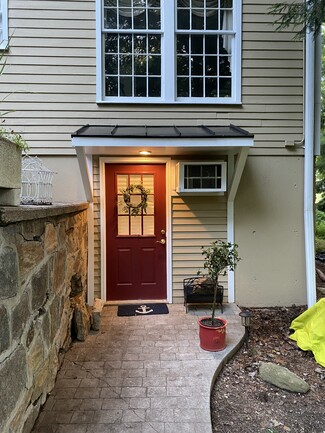 76 Golden Hill St, Trumbull, CT 06611