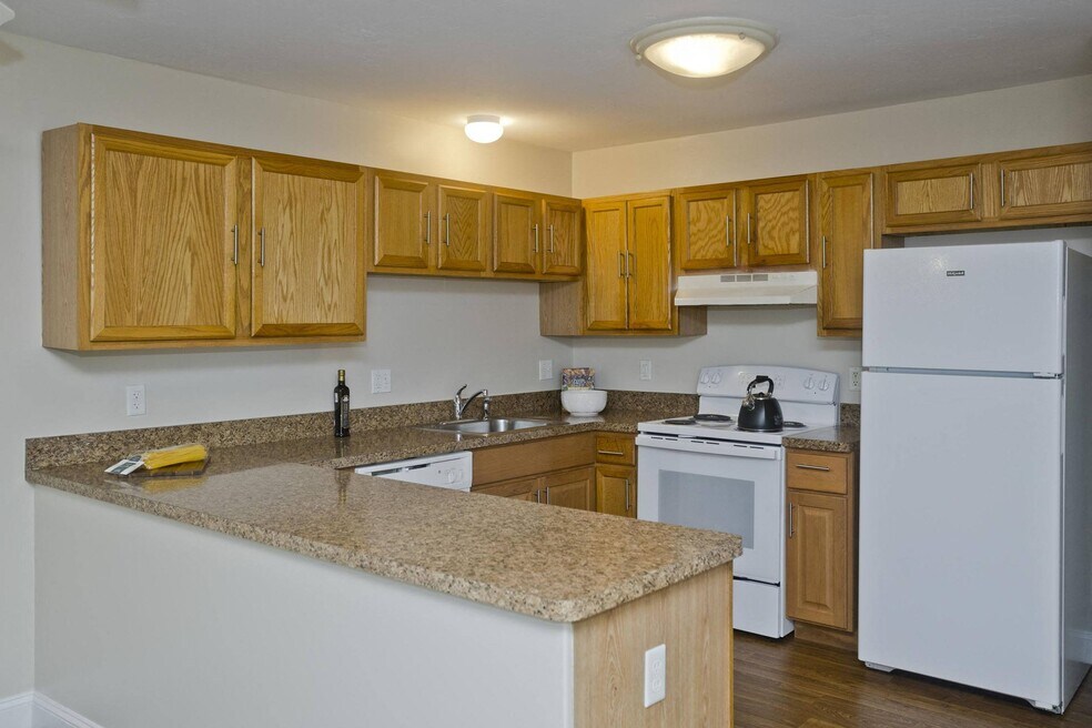 University Crossing, Hadley, MA 01035 - photo 1