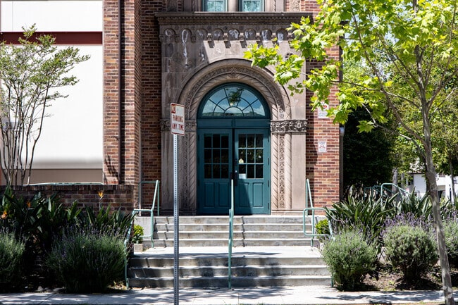 Beverly Vista Elementary is a public school located in Beverly Hills.