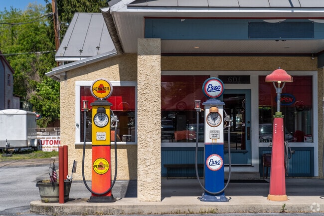 Manatawny-Farmington has many local businesses, giving it a small-town charm.