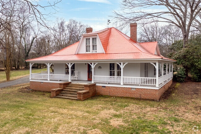 Older renovated single family farm homes are popular in Harrisburg.