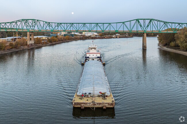 The Illinois River and its tributaries in North Utica are known for their Walleye fishing.