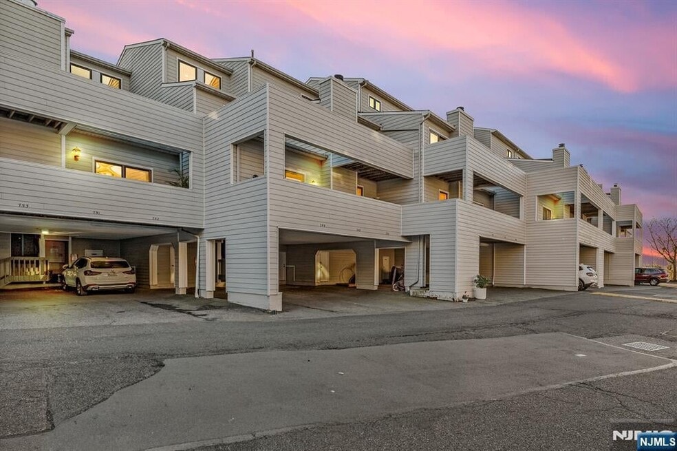 750 Mainsail Ln, Secaucus, NJ 07094 - photo 1