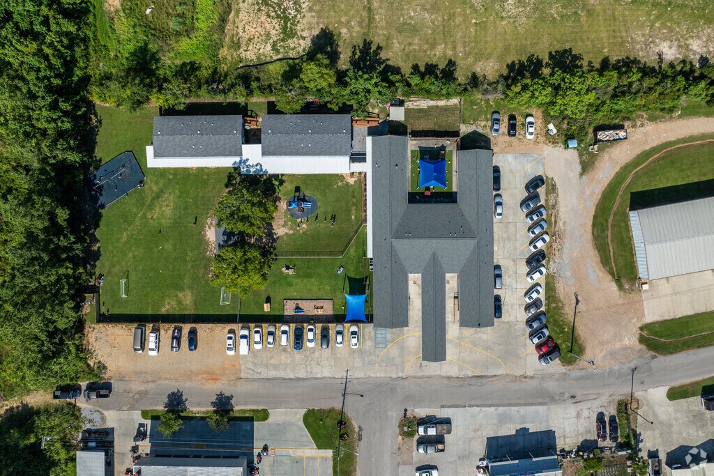 The student-teacher ratio at Grace Community School is 39 to 1.