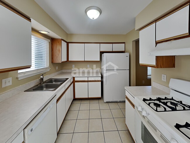 21261 W Creston Ct, Plainfield, IL 60544 - photo 3