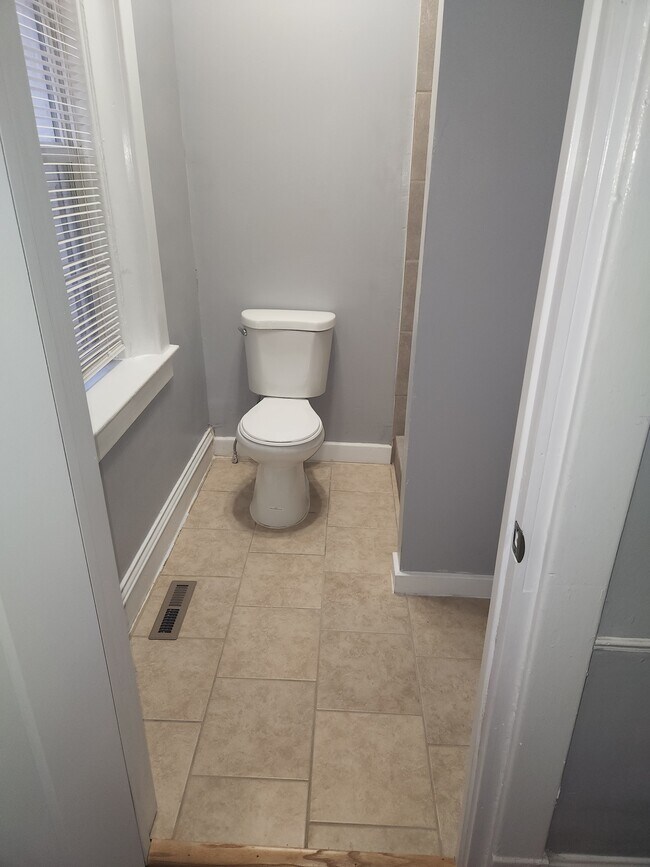 3916 Clark Ave unit 1st Level, Kansas City, MO 64111 - photo 6