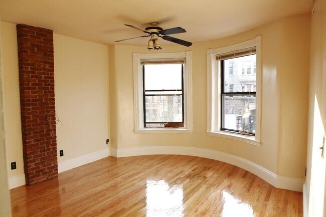836 Huntington Ave unit 3, Boston, MA 02115 - photo 3