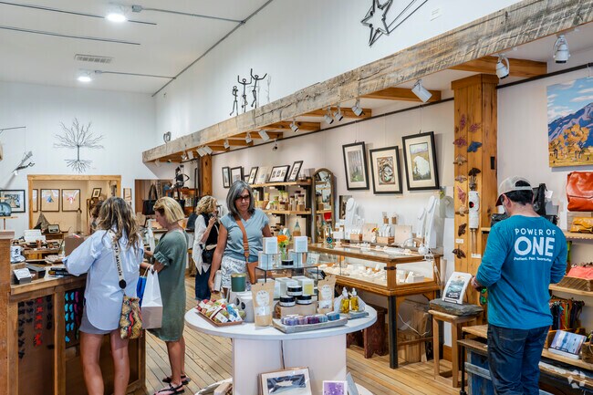 The Meadows is close to the many boutiques and art galleries found on Donner Pass Rd in Truckee.