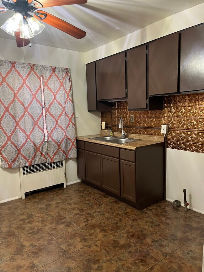 1506 Chandler Ave unit Chandler, Lincoln Park, MI 48146 - photo 3