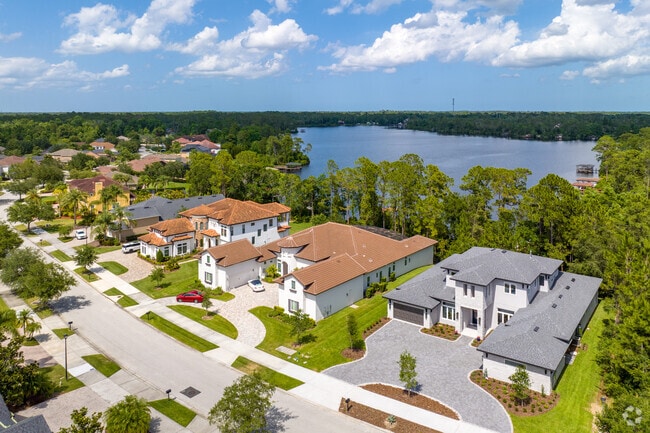Waterfront homes on Horseshoe Lake are located on the east of Live Oak Reserve.