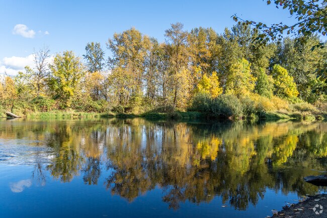 Whiteley Landing provides residents of Santa Clara with access to the Willamette River.