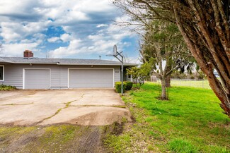 404 Hillview Dr, Lebanon, OR 97355