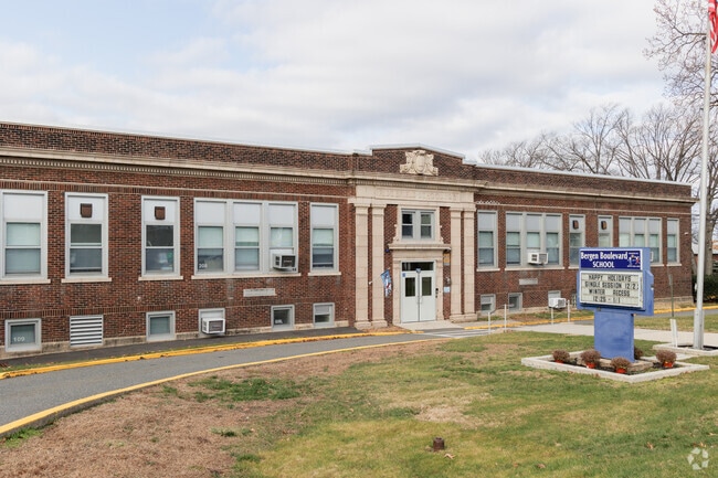 Bergen Blvd School in Ridgefield, NJ has a student-teacher ratio of 8 to 1.