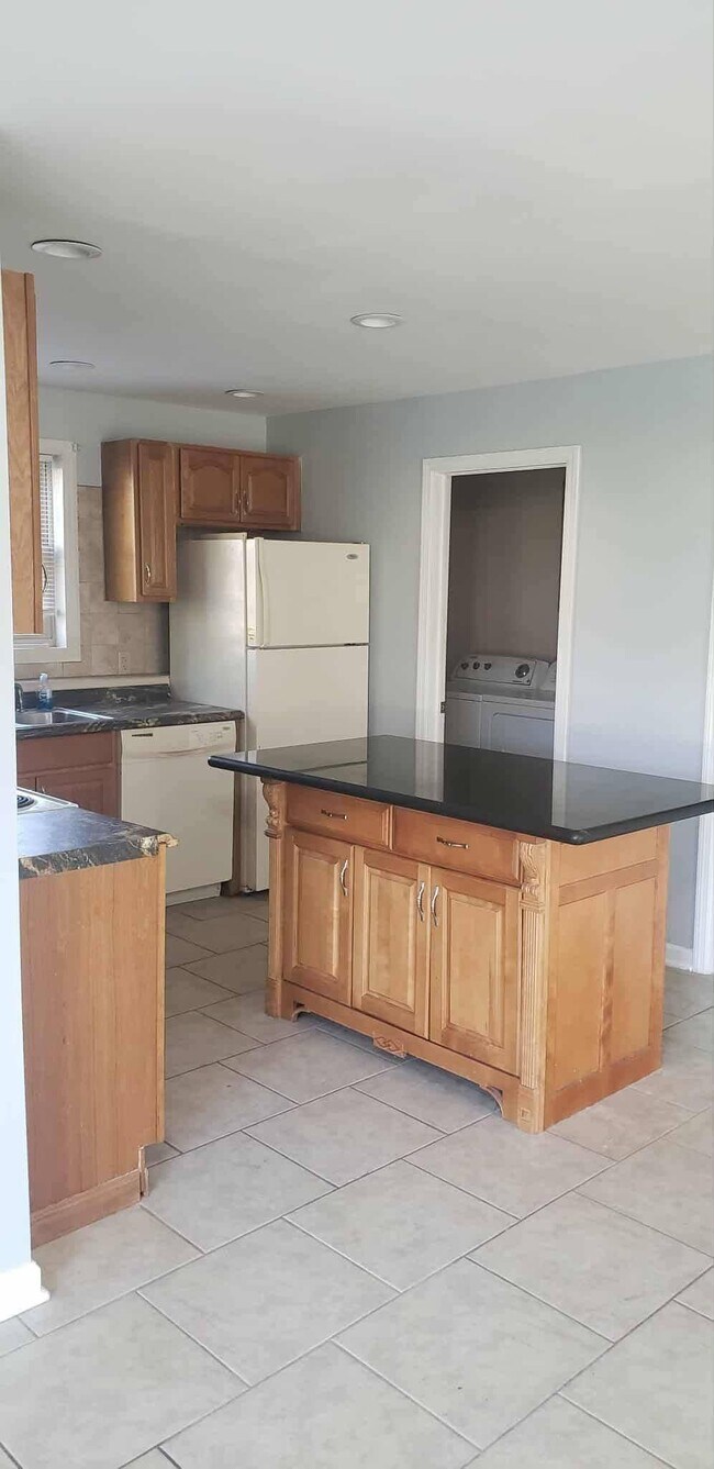 5776 Leete Rd, Lockport, NY 14094