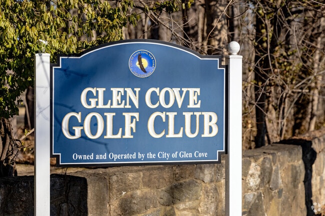 Welcome to Glen Cove's public 18 hole golf course, the Glen Cove Golf Club.