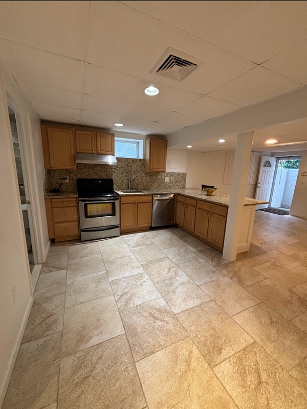 22 Propose Rd, Shirley, NY 11967