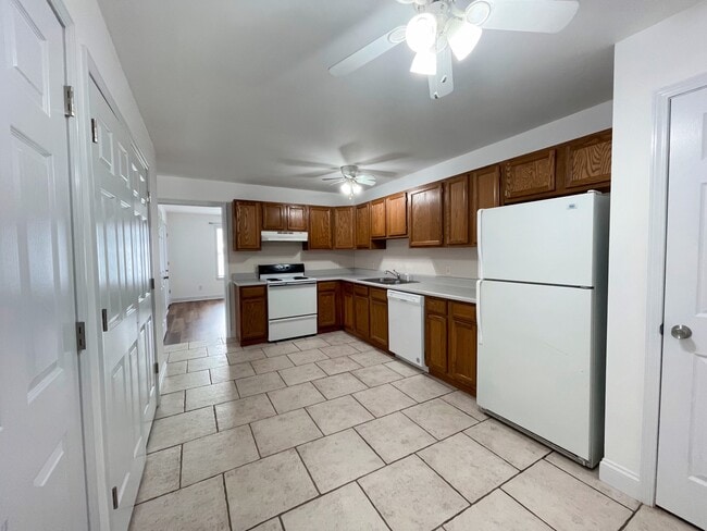 2460 E 5th St unit Newly Remodeled Cond, Washington, MO 63090 - photo 5