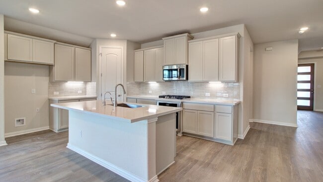 625 Broomsedge St, New Braunfels, TX 78130 - photo 3