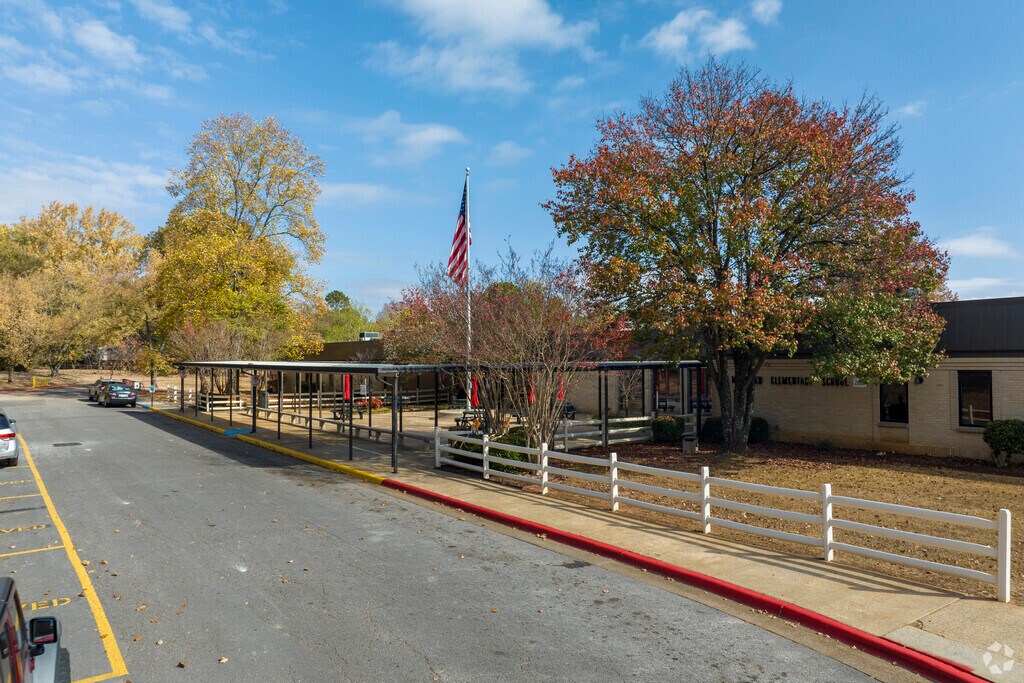 Montview Elementary is a K through 5th grade school in Huntsville Alabama.